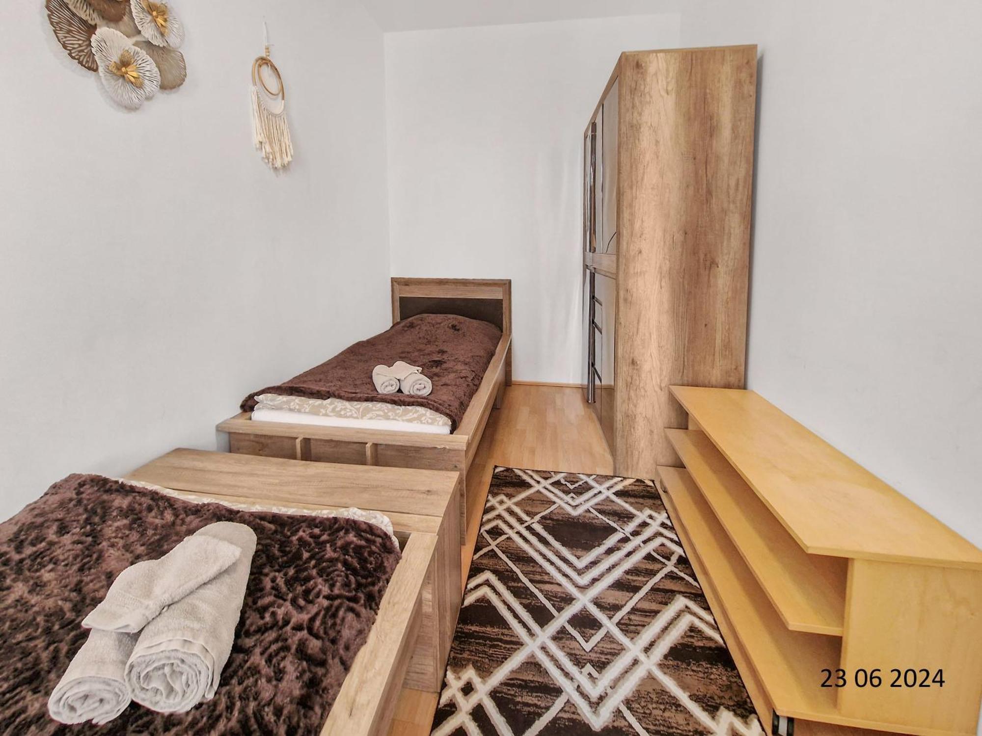 Elegant Three-bedroom Apartament