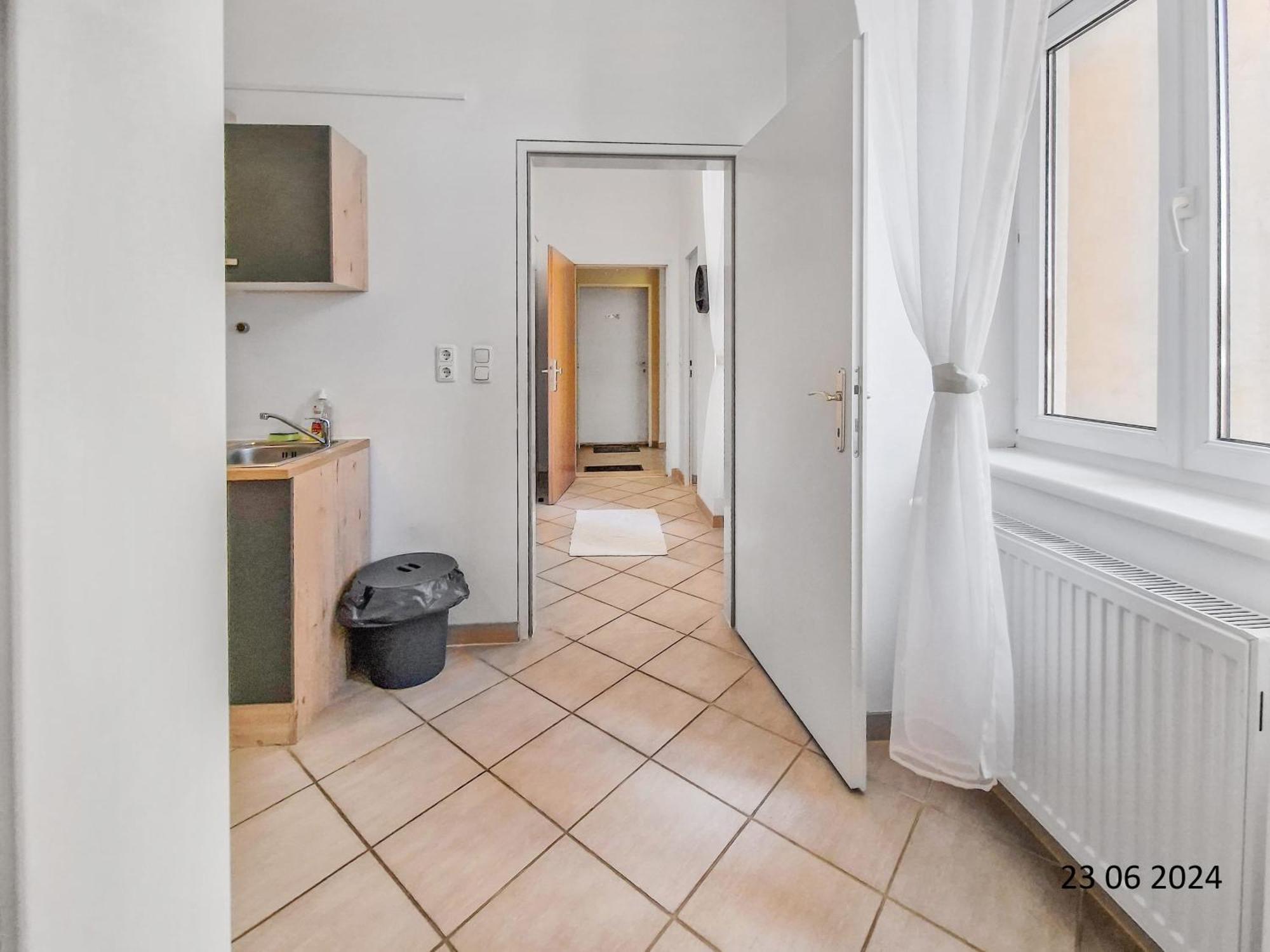 Elegant Three-bedroom Apartament *