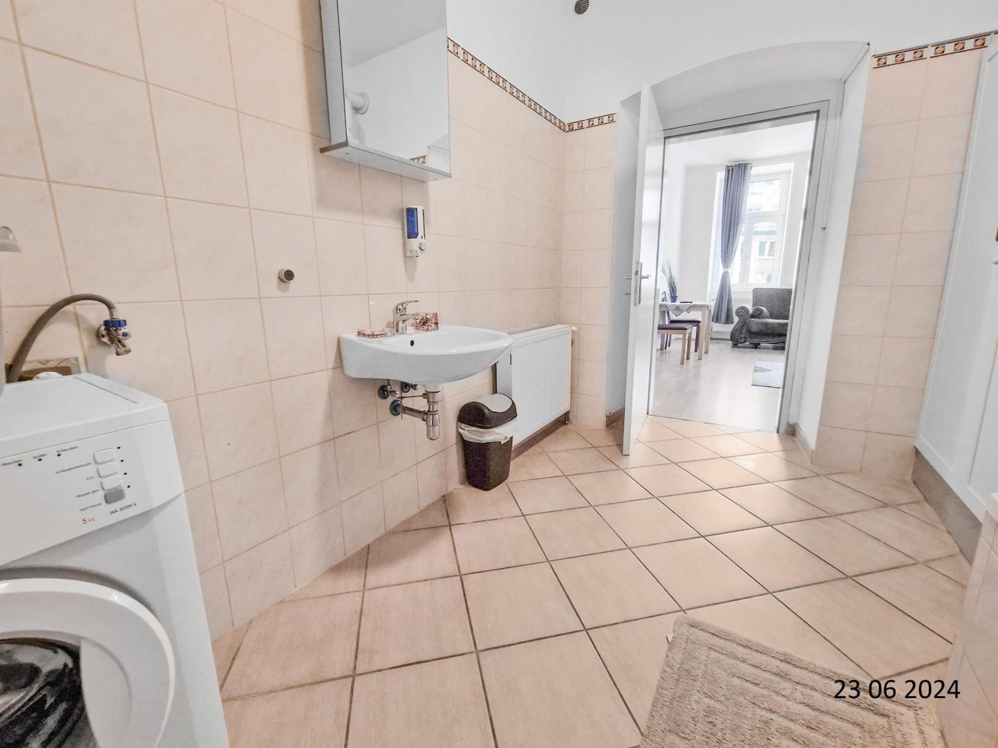 Elegant Three-bedroom Viena